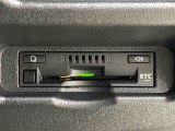 ETCカードを挿入することで高速道路を利用する際の支払いがキャッシュレスになったり、ETCスマートインターチェンジが利用できたり、とても便利なアイテムです!保証は修理保証のみとなります。