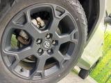 【純正18インチアルミホイール】外観にマッチした純正アルミホイールを装着しております。各種社外アルミホイールや、スタッドレスタイヤも取扱いしております。是非ご相談ください♪