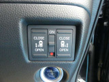 電動両側スライドドアが付いてます(運転席から操作可能です)