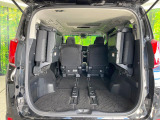 普段のお買い物や通勤、送迎等に十分な荷室スペースを確保しております。セカンドシートを倒すと、大きな荷物の積載も可能です♪