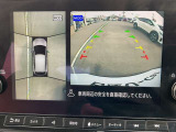 上から丸見えアラウンドビュー!車を真上から見下ろした様な映像を映し出します。これで苦手な車庫入れもラクラク。