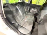 後部座席も気になるようなキズ・汚れやへたり等、大きなダメージはなく、良好な状態です。