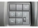 中古車をキレイで気持ちよくお乗りいただけるよう、エンジンルームからシートを外した洗浄まで、目に見えない部分も徹底的に洗浄しています!