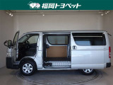 スライドドアは両側手動式です。