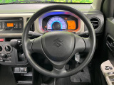インテリアに合わせたデザインのステアリングは、運転される方のことも考え、運転しやすい形状、大きさです。是非一度、実際に触ってお確かめください。