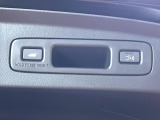 【パワーバックドア】スマートキーや運転席のボタンを押すだけでリアゲートが自動で開閉します!荷物を持っている時や、高い位置にあるバックドアを閉める際に便利な機能です♪