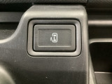 【片側パワースライドドア】片側がパワースライドドアになっており、運転席のスイッチやスマートキーでも開閉が可能です!開口部も広いので乗り降りも楽々♪