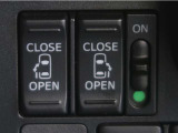 両側パワースライドドア付きだから、狭い駐車スペース等での乗り降り楽々!小さなお子様のいるご家庭には嬉しい装備。