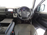 視界良好、操作しやすい運転席です。