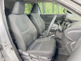 運転席まわりには十分なスペースがあり、大柄な方でもゆったり運転していただける環境です。