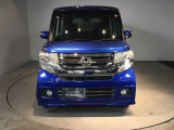【HID】ディスチャージヘッドライトが装備されています。夜間走行時や雨の日に明るく安全に前方を照らすことが出来ます。対向車からも見えやすいので相手に接近を知らせることも出来ます。