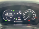 マルチインフォメーションディスプレイです。燃費や走行距離が分かり、半ドアなど車に異常がある際に警告してくれます。