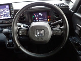 ハンドル左側にはオーディオ操作が出来るオーディオリモートコントロールスイッチ、右側にはHonda SENSINGとオートクルーズコントロールのスイッチを装備!