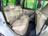 後部座席も気になるようなキズ・汚れやへたり等、大きなダメージはなく、良好な状態です。