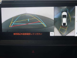 パノラミックビューモニター付きです。車両を上から見た様な映像を画面に表示。運転席からの目視だけでは見にくい、車両周辺の状況をリアルタイムでしっかり確認出来ます。