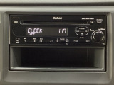 純正CDチューナーにはAUX入力端子がついてますので外部入力から音楽などを楽しめます。その下には1DIN分の小物入れがついています。CDケースなどを入れるのに便利です。