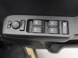 パワーウィンドゥ 運転席ドアスイッチ照明付です。電動格納ミラーも手元でワンモーションで可能です。
