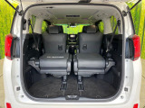 後席を格納すると、これだけの広さが!シーンに合わせたシートアレンジで、大きな荷物も積むことが出来ます♪