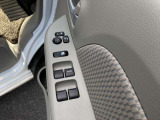 全席パワーウィンドウとなっています。運転席はオートになっているのでワンタッチ開閉することが出来ます。