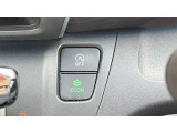 運転席左側にアイドリングストップのスイッチとECONのスイッチがついています。