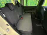 後部座席も気になるようなキズ・汚れやへたり等、大きなダメージはなく、良好な状態です。