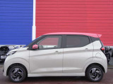 お出かけが、もっと楽しくなる軽。新しい日産デイス(*^^)v クルマが360&deg;周囲を見守ってくれるから、安心しておでかけできます。ボディカラーはオシャレなフローズンバニラ/バブルガムピンク 2トーンです。