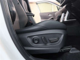 パワーシート搭載。微妙な調整が手軽にでき、ピッタリなポジションで運転することが可能です。