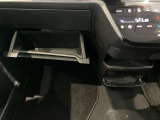 車検証入れになどにも使える便利な収納BOXあります。
