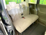 後部座席も気になるようなキズ・汚れやへたり等、大きなダメージはなく、良好な状態です。