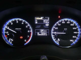 各操作スイッチは使いやすい位置に配置され、とっても見やすいメーターです。夜間時はラグジュアリーな気分にさせてくれる照明が魅力ですので、夜のドライブも楽しみになりますよ♪