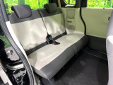 後部座席も気になるようなキズ・汚れやへたり等、大きなダメージはなく、良好な状態です。