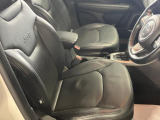前席はシートヒーター付です。