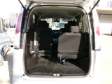 3列目を収納すればこんなに広々スペースの出来上がり!大きな荷物も積み込み可能です。
