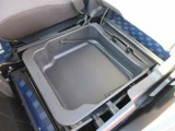 [助手席シートアンダーボックス]助手席の下にもスペース!あなたは何を入れますか^^