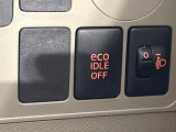 【アイドリングストップ】赤信号や渋滞で停車した際にエンジンを停止し、無駄な燃料の消費を抑えます。燃費向上や環境保護につなげる機能♪エンジンはブレーキを離せば再始動します。