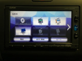 メモリーナビにフルセグTV機能あり。 ドライブや旅行に欠かせない装備です。