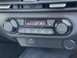 エアコンはオートエアコンです★運転席助手席にシートヒーター機能付き★