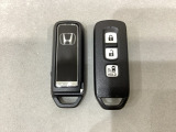 スマートキー付きですからドアロックの開閉およびエンジンスタートが楽々です。電動スライドドアの開け閉めもボタンで操作できます。スペアキーも同じものを用意しております。