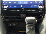 ディスプレイにタッチパネル式のオートエアコン装着車です^^温度設定をすれば、自動で快適な空調に・・・^^★