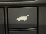 【パワーバックドア】スマートキーや運転席のボタンを押すだけでリアゲートが自動で開閉します!荷物を持っている時や、高い位置にあるバックドアを閉める際に便利な機能です♪