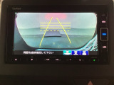 バックでの車庫入れも安心です! リアカメラが付いているバックモニター付のナビを装備しております。操作線もついており距離感も画面から確認できます。