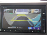 ★バックモニター搭載★ バック時目視しにくいクルマの周囲をカメラで映し出し、安全・安心駐車をサポート♪バックの苦手な方も後ろがハッキリ見えるので安心です☆