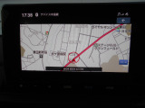 8インチ純正ナビを装備しております。