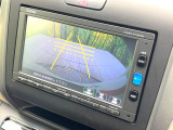 【バックカメラ】駐車時に後方がリアルタイム映像で確認できます。大型商業施設や立体駐車場での駐車時や、夜間のバック時に大活躍!運転スキルに関わらず、今や必須となった装備のひとつです!