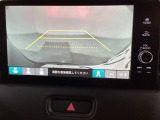 バックでの車庫入れも安心です! リアカメラが付いているバックモニター付のナビディスプレーを装備しております。操作線もついており距離感も画面から確認できます。
