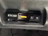 ハンドルの左下にETC2.0がついています。高速道路の料金所の通過も楽々です!。 カードの取り出しもしやすい場所についています。