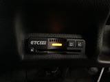 ハンドルの左下にETC2.0がついています。高速道路の料金所の通過も楽々です!。 カードの取り出しもしやすい場所についています。