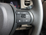 ハンドル右側にはクルーズコントロールのスイッチが装備され運転中の操作も安心して行えます!