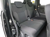 『2列目シート』写真です!座面も深めで座られた方もドライブをお楽しみいただけそうですね♪