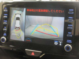 パノラミックビューモニター付きです。車両を上から見たような映像をディスプレイオーディオ画面に表示。運転席からの目視だけでは見にくい、車両周辺の状況をリアルタイムでしっかり確認できます。